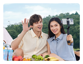 a couple using the hollyland wireless microphone connected to a smartphone