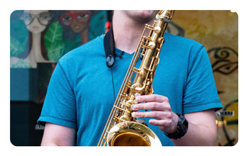 someone recording while playing a saxophone using the hollyland wireless microphone