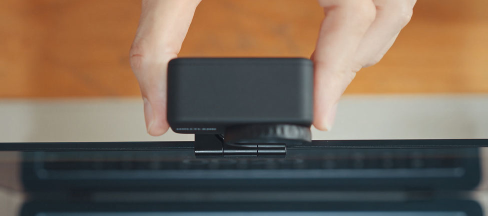 someone mounting the streaming camera