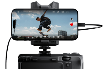 Smartphone connected to Hollyland Vcore and mirrorless camera