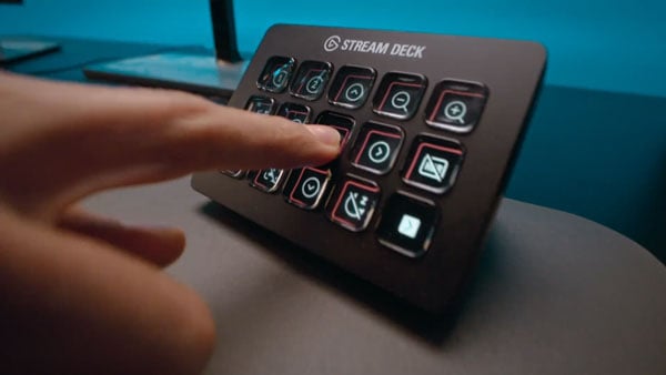 a button being pressed on the elgato stream deck
