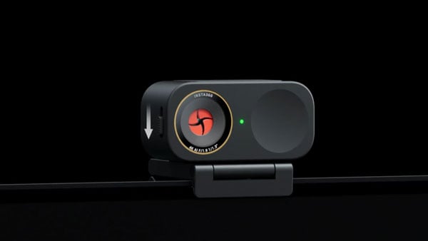 insta360 link 2c pro being put into privacy mode on a black background