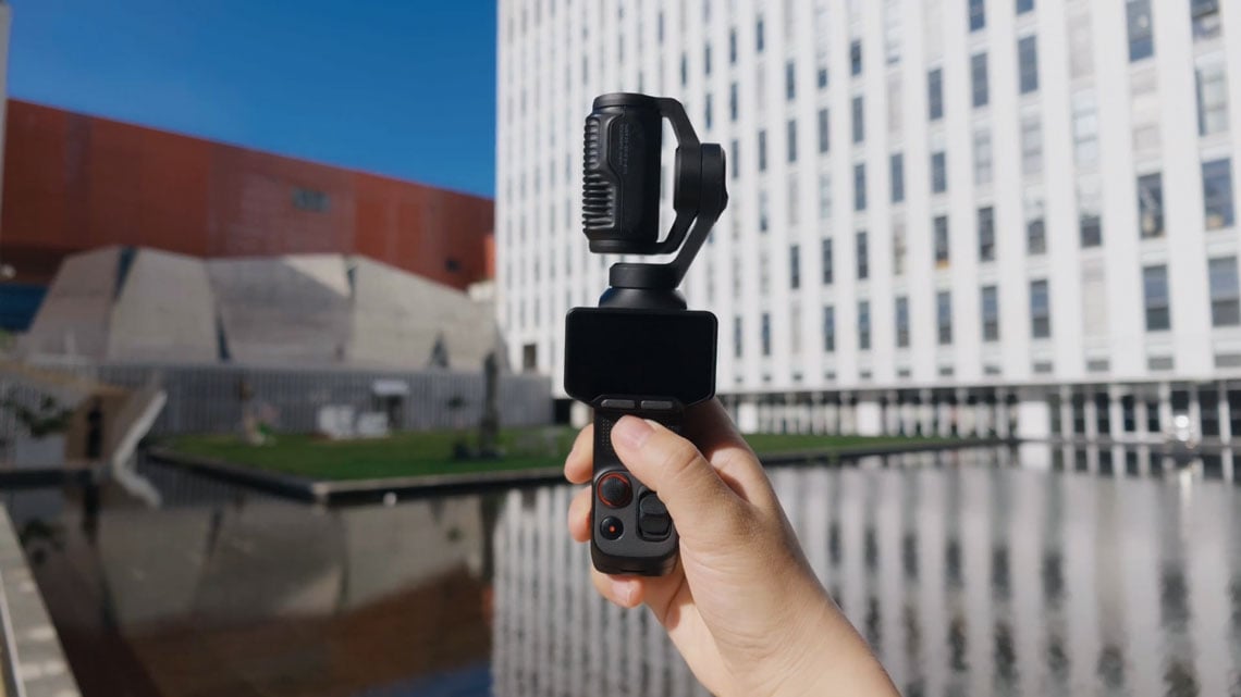 the screen on the luna ultra being twisted to start filming