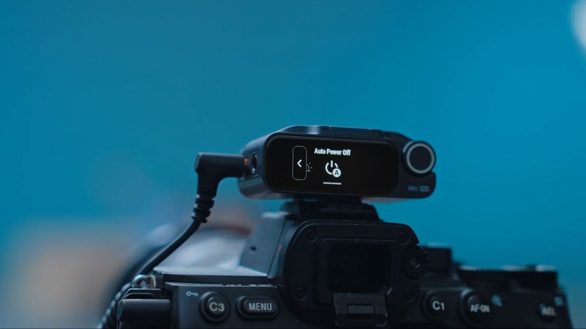 mic pro connected to a camera showing the auto power off setting