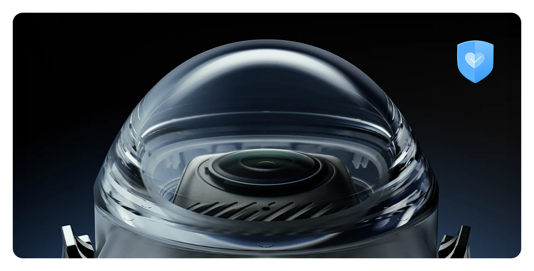 close up of the x4 lens in the insta360 dive case