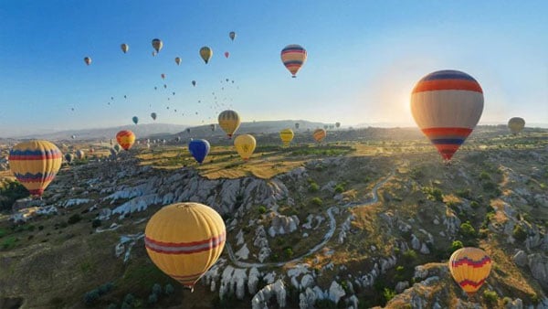 sample image of hot air balloons at sun rise