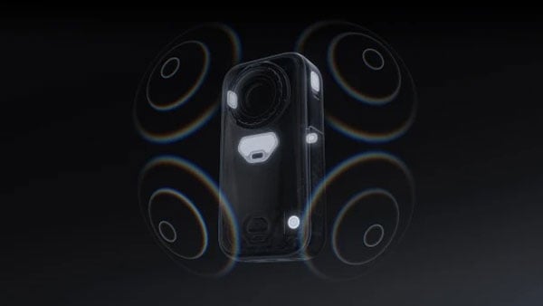 audio waves hitting the insta360 x6