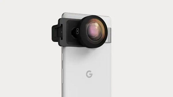 the mobile tele lens attached to the universal mount system on a google phone