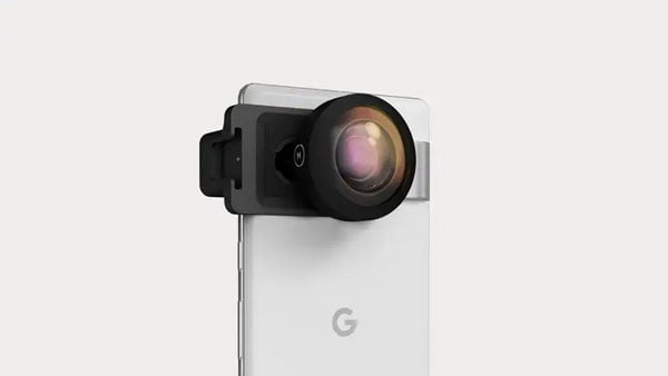 lens attached to a google phone using the universal mount system