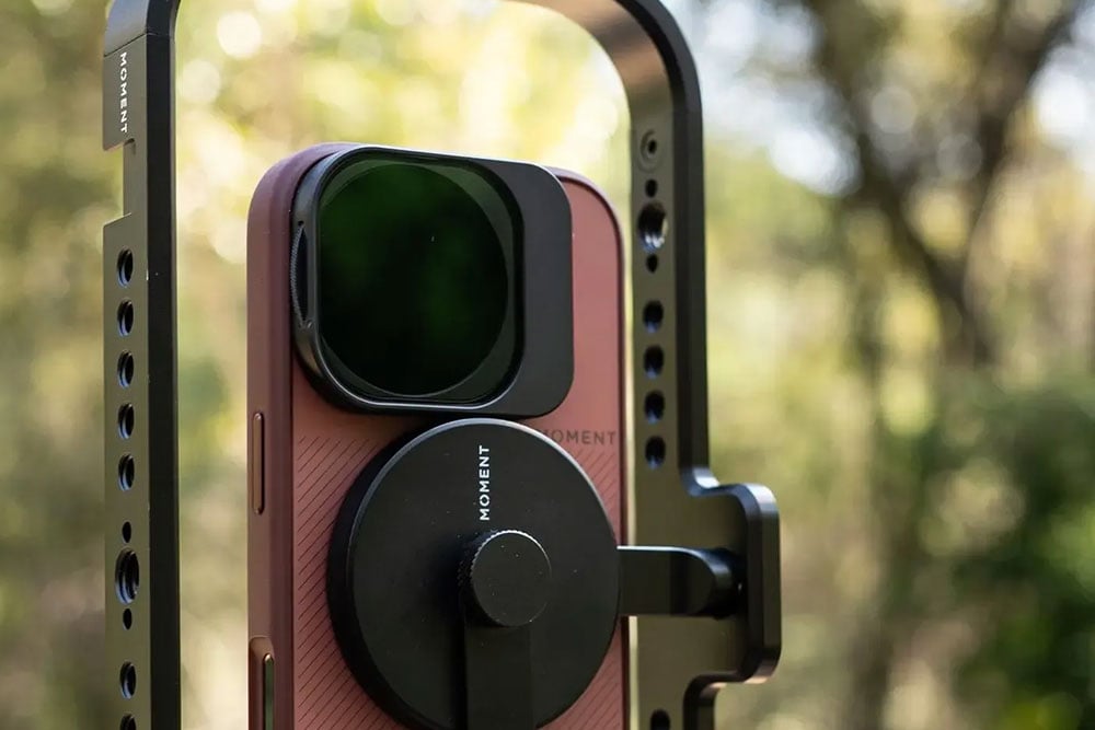 smartphone inside of a moment cage using the antiglare filter