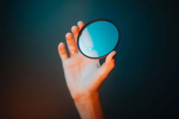 someone holding the diffusion filter in the air
