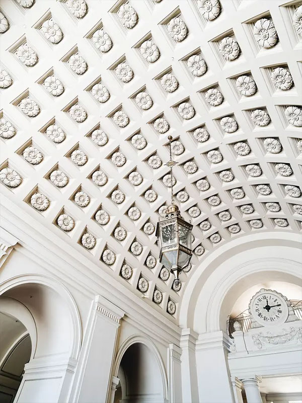 sample photo of a ornate ceiling taken using the moment mobile lens