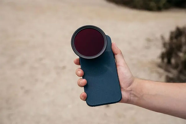 moment filter attached to mobile lens