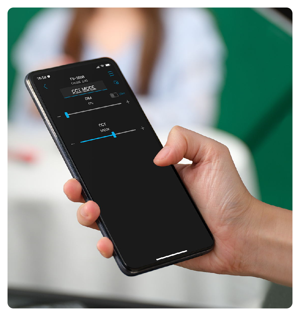 someone using the nanlink app to control the nanlite fs 300b