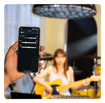 someone controlling the nanlite fs300c with the nanlite app