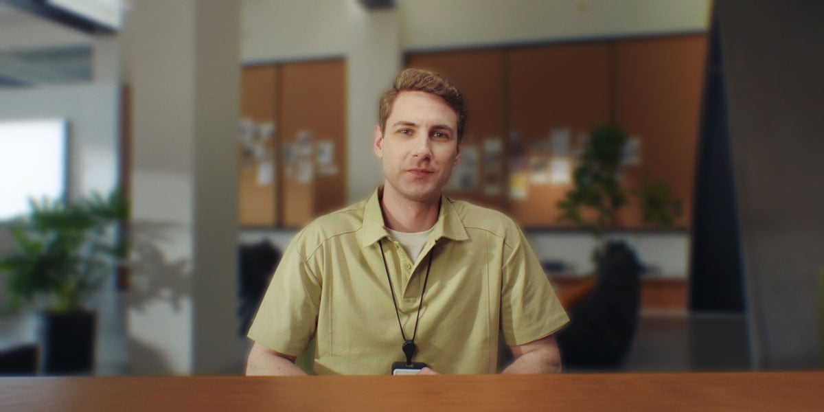 a man during a meeting using the background blur feature