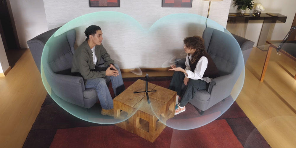 obsbot tiny in dual direction mode capturing audio during a conversation between two people