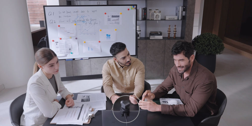 obsbot tiny tracking who is talking during a buisness meeting