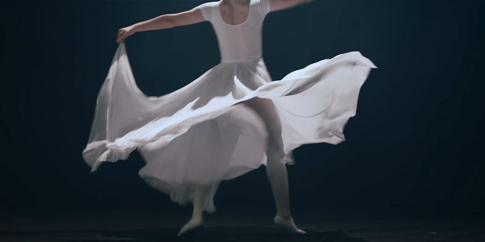 obsbot tiny se headless tracking example of a ballerina in the middle of a dance