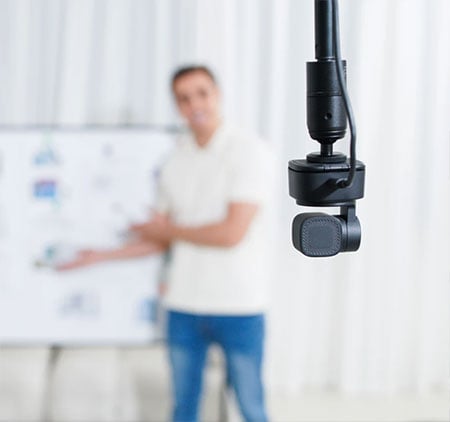 obsbot tiny se mounted to the ceiling