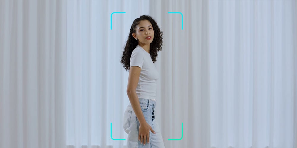 obsbot tiny se tracking a woman as a new target