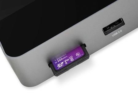 close up of the sd card slot on the thunderbolt dock