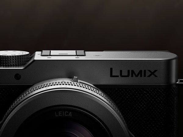 close up to the top of the panasonic lumix l10 camera