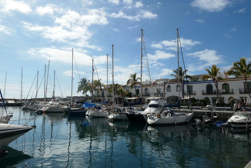 sample image of boats in a bay in Gran Canaria