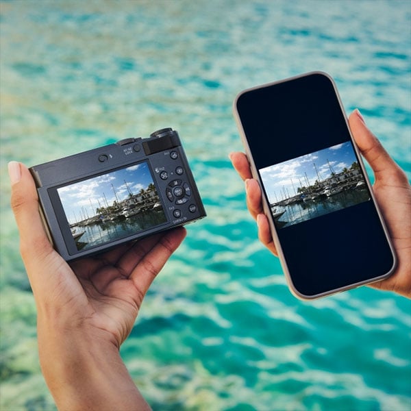 files being transfered from the panasonic lumix camera to a smartphone