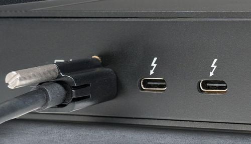 close up of a thunderlok cable connected to the echo 20 dock