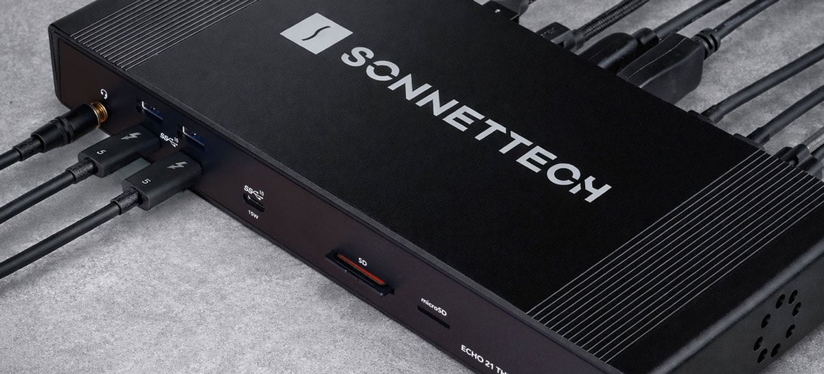 close up of the sonnet thunderbolt dock on a grey concreate background