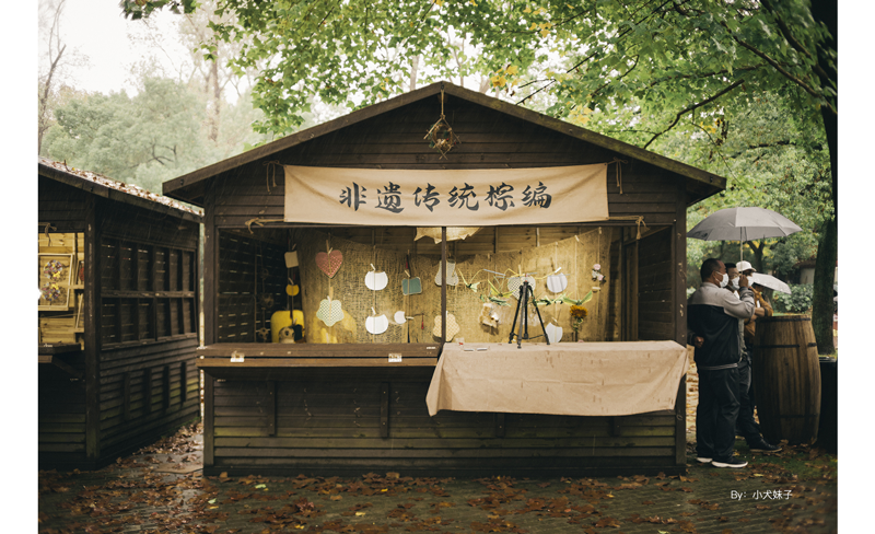 sample photograph of wooden shed selling handmade ornaments with green trees in  the background