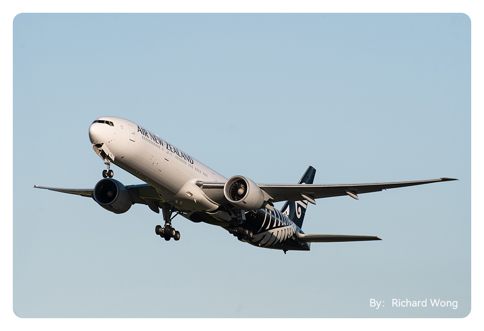 sample image of a plane taking off taken with the ttartisan telephoto lens