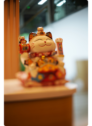 TTArtisan 50mm Tilt shift lens sample photograph of lucky cat statue with face in focus  