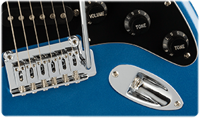 Squier Affinity Stratocaster, Maple Fingerboard, Black Pickguard, Lake Placid Blue