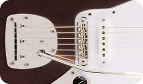 VINTAGE-STYLE TREMOLO WITH FLOATING BRIDGE
