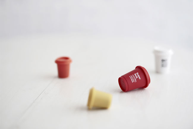 Fujfilm XF50mm R WR sample image of coloured plastic cups sitting on white talbe from Kurako Yalan