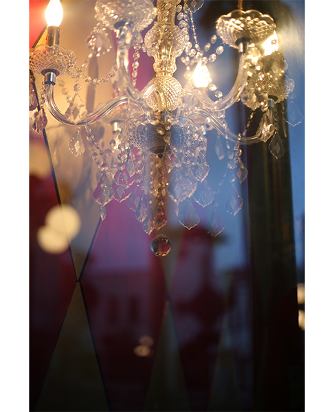 sample image of a chandelier through a window taken with the canon ef 50mm lens