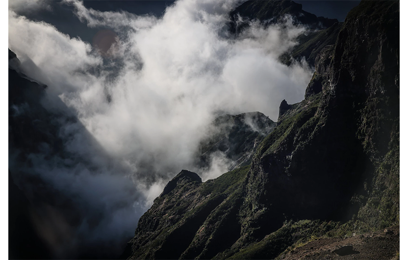 sample image of a misty mountian taken on the canon r5 c