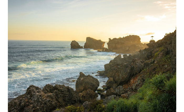 sample image a cliffside overlooking the ocean taken with the canon rf 24