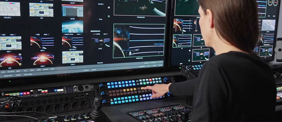 someone using the elgato stream deck studio as a kvm switch