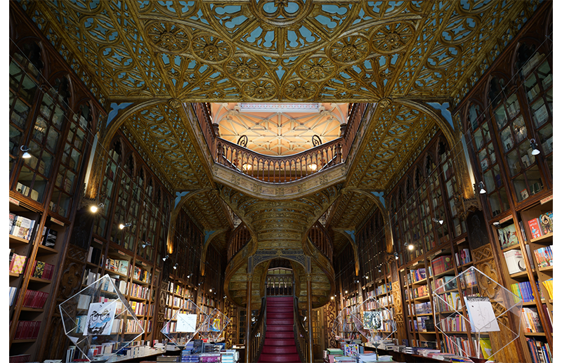 Sony FE 24mm F1.4 GM Lens sample image of Porto Livraria Lello Bookstore with gold flourished ceilings with floor to ceiling bookshelves