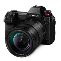 Panasonic Lumix DC-S1RM with L-Mount 24-105mm lens