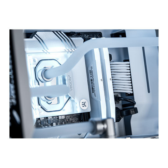 Watercooled Gaming PC with NVIDIA GeForce RTX 5090 & AMD Ryzen 9 9950X3D : image 4