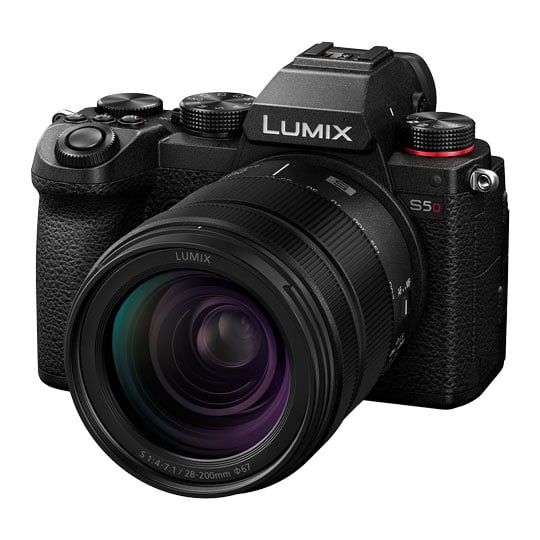 Panasonic Lumix S5D Mirrorless Camera With S 28-200mm Lens