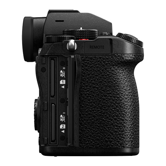 Panasonic Lumix S5D Mirrorless Camera With S 28-200mm Lens : image 4