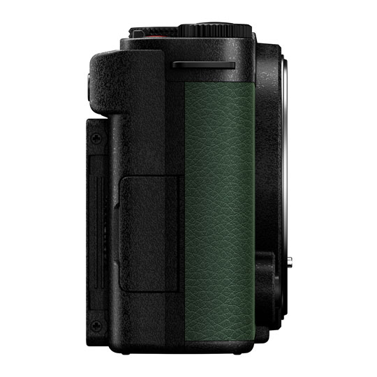 Panasonic Lumix S9 Green Mirrorless Camera with S 18-40mm Lens : image 3