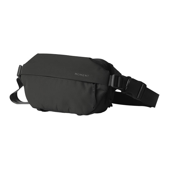 Moment Everything Sling 2L (Black)